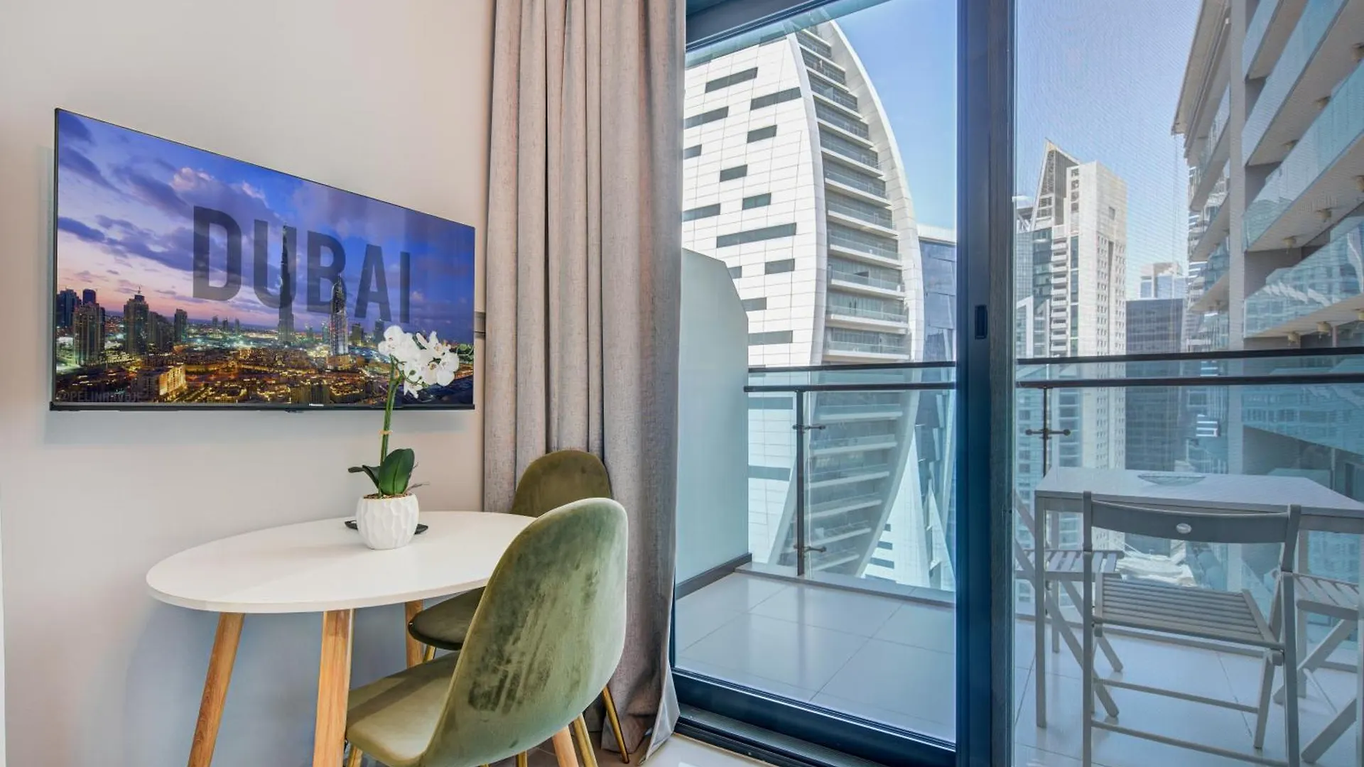 Mira Holiday Homes - Newly Furnished Studio In Business Bay Dubaj Apartament