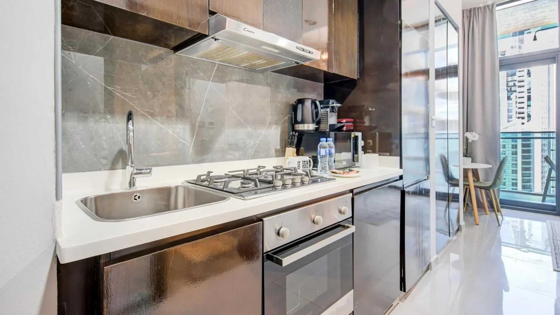 Apartament Mira Holiday Homes - Newly Furnished Studio In Business Bay Dubaj
