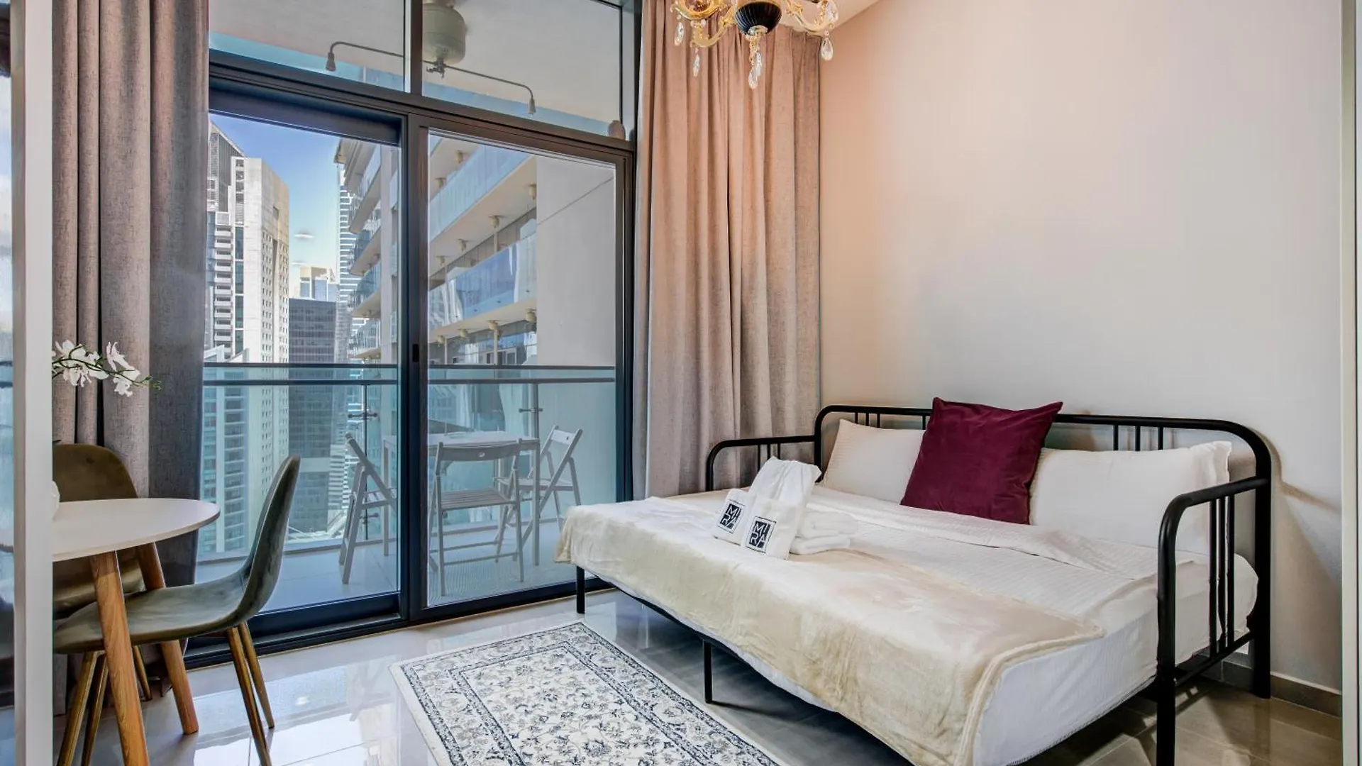 Mira Holiday Homes - Newly Furnished Studio In Business Bay Dubaj Apartament