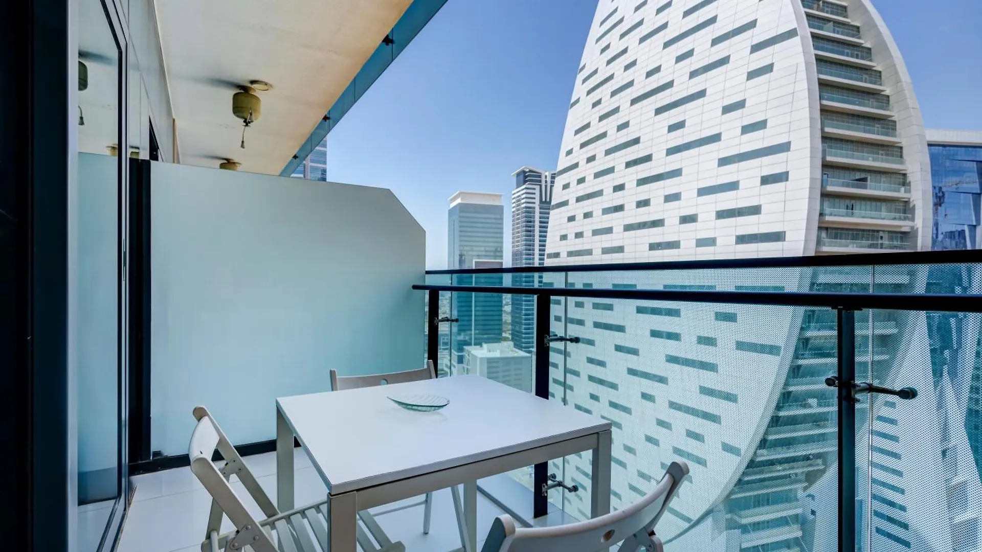 Mira Holiday Homes - Newly Furnished Studio In Business Bay Dubaj Zjednoczone Emiraty Arabskie